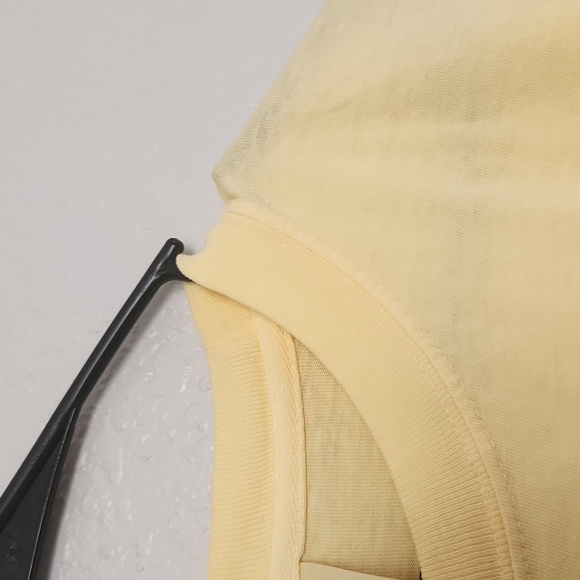 Love like Jesus Tee Yellow - Picture 4 of 6